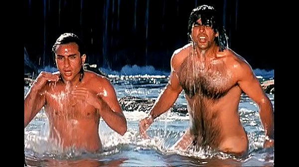 Akshay Kumar, Saif Ali Khan caught without Underwear